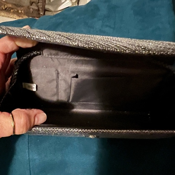 Silver evening bag. - Picture 3 of 3